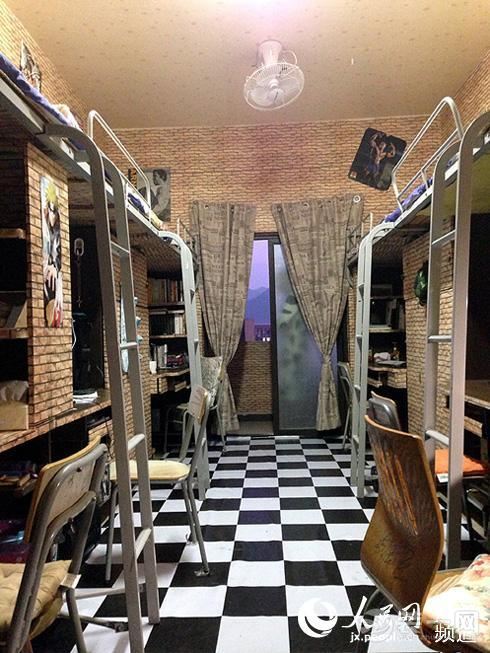 男大学生宿舍装饰文艺范儿 女生纷纷求住宿